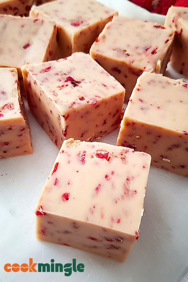 Easy No-Bake Strawberry Fudge Squares